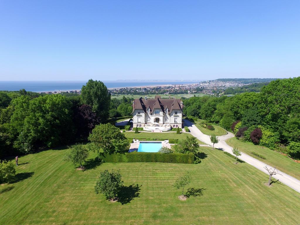 Manoir De Benerville Bed & Breakfast โดวีลล์ ภายนอก รูปภาพ