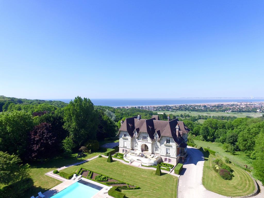 Manoir De Benerville Bed & Breakfast โดวีลล์ ภายนอก รูปภาพ