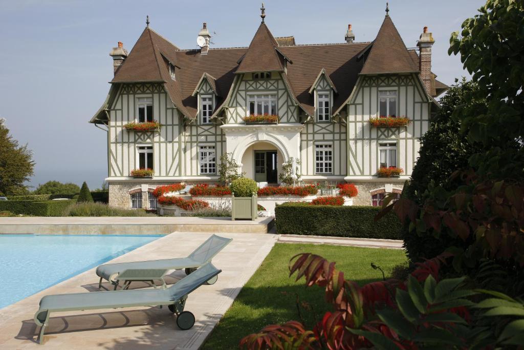 Manoir De Benerville Bed & Breakfast โดวีลล์ ภายนอก รูปภาพ