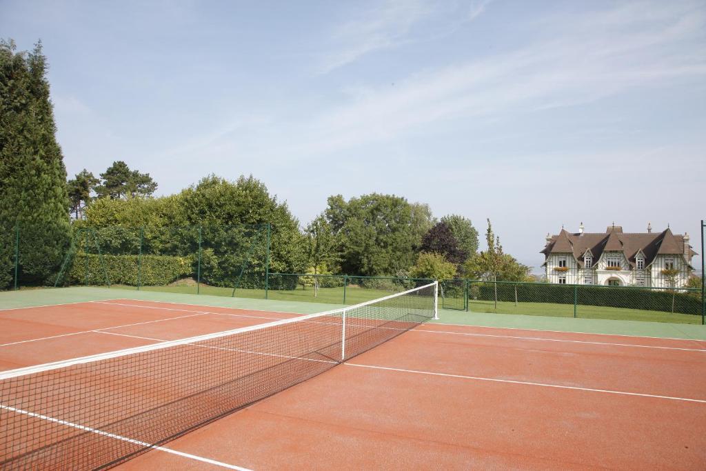 Manoir De Benerville Bed & Breakfast โดวีลล์ ภายนอก รูปภาพ