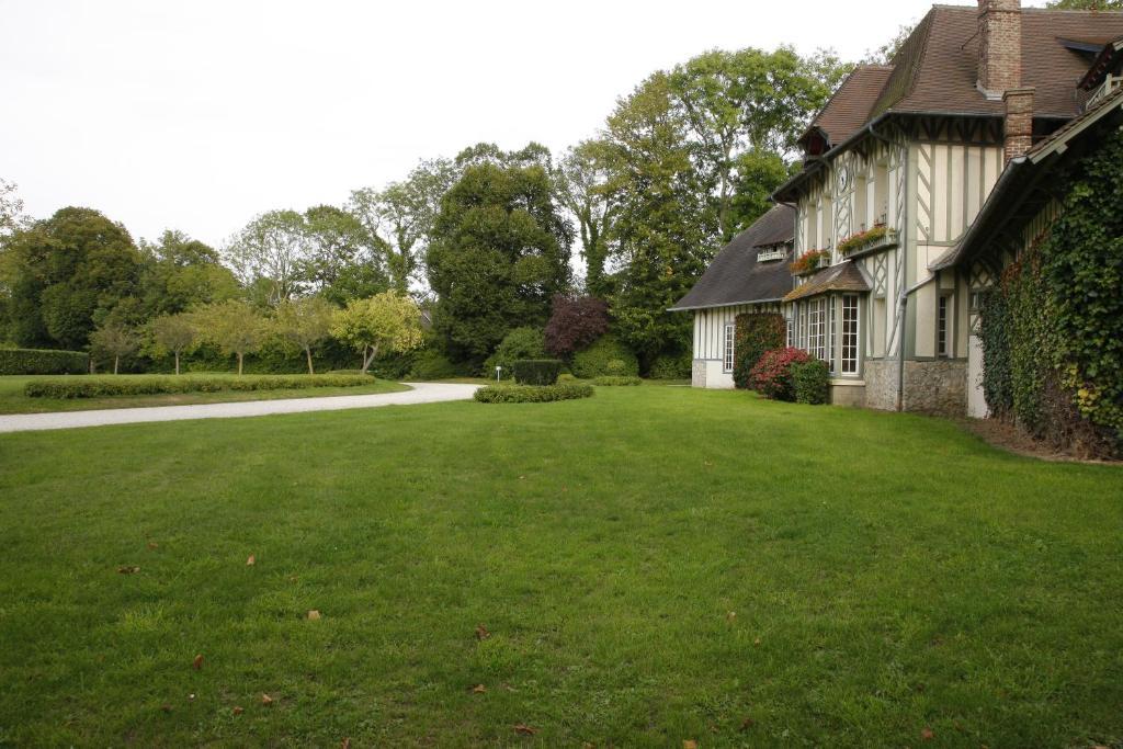 Manoir De Benerville Bed & Breakfast โดวีลล์ ภายนอก รูปภาพ