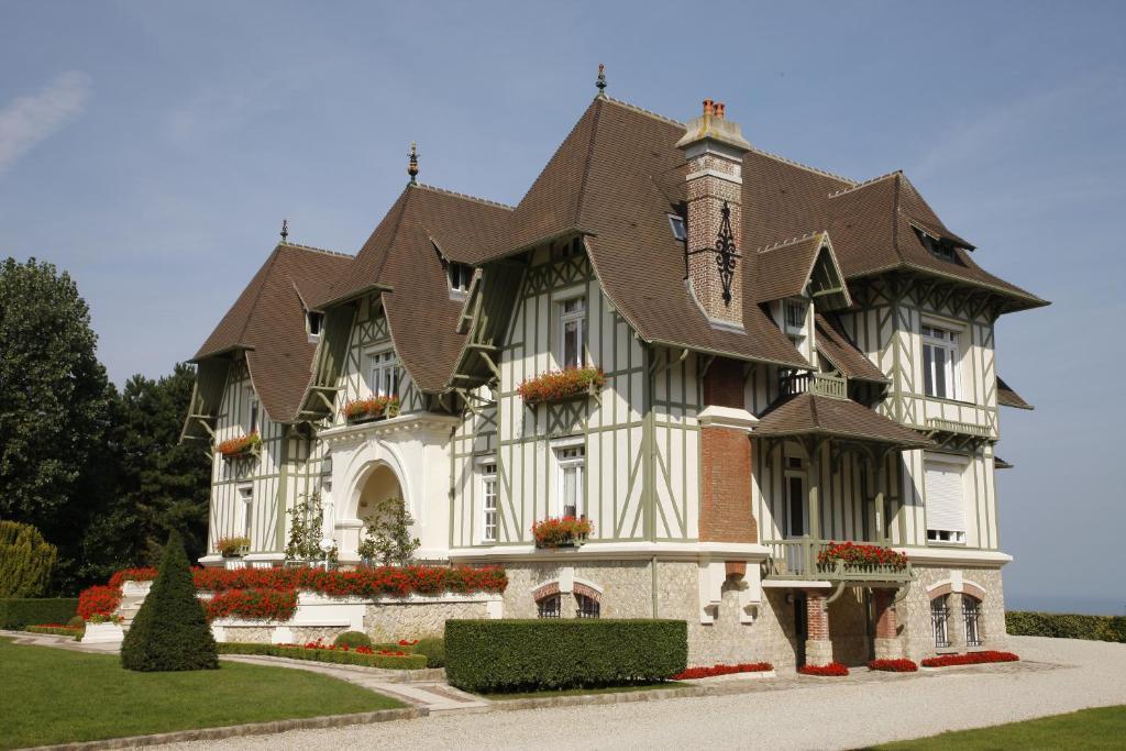 Manoir De Benerville Bed & Breakfast โดวีลล์ ภายนอก รูปภาพ
