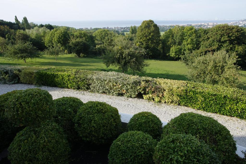 Manoir De Benerville Bed & Breakfast โดวีลล์ ภายนอก รูปภาพ