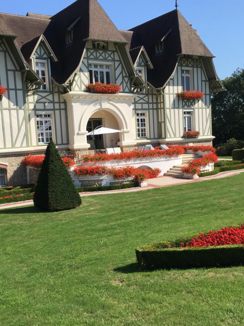Manoir De Benerville Bed & Breakfast โดวีลล์ ภายนอก รูปภาพ